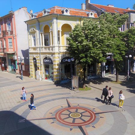 Hostel Compass Burgas Extérieur photo