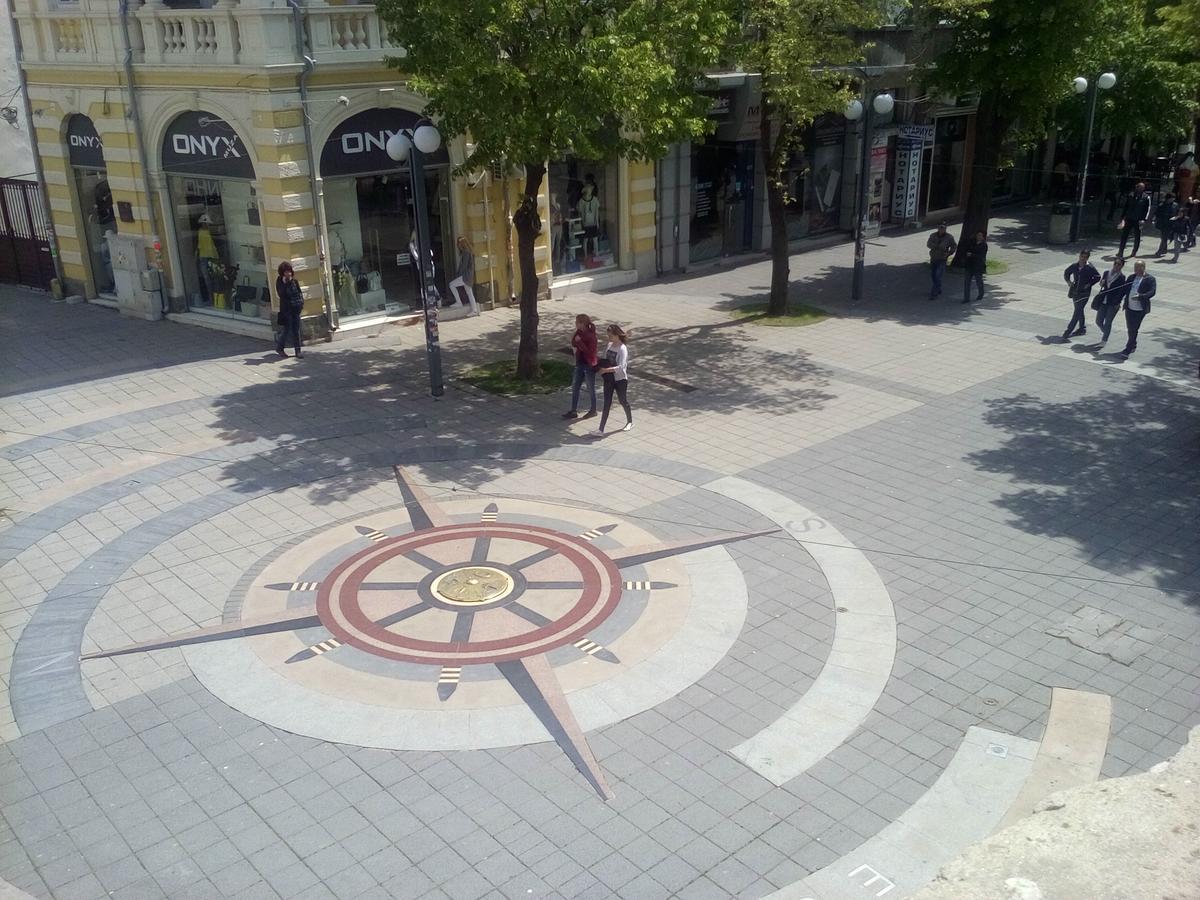 Hostel Compass Burgas Extérieur photo