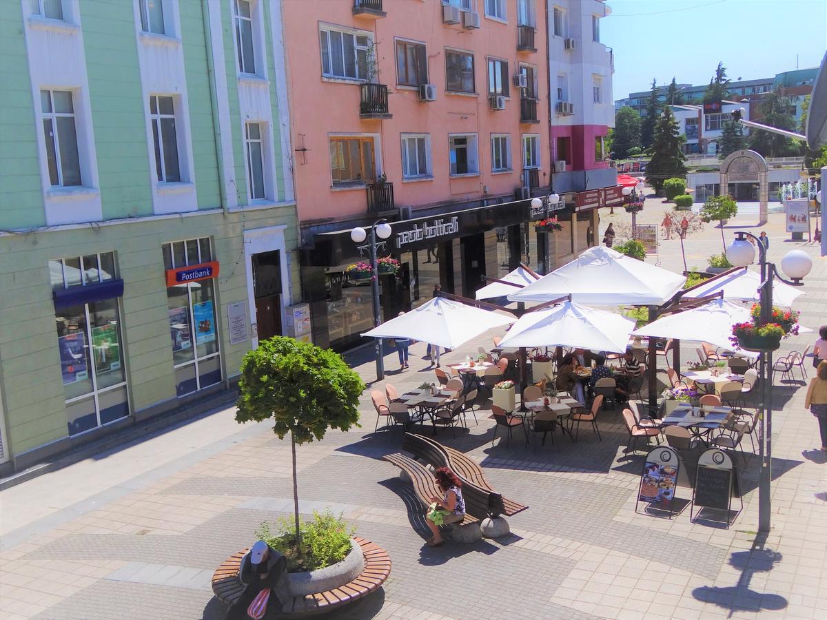 Hostel Compass Burgas Extérieur photo