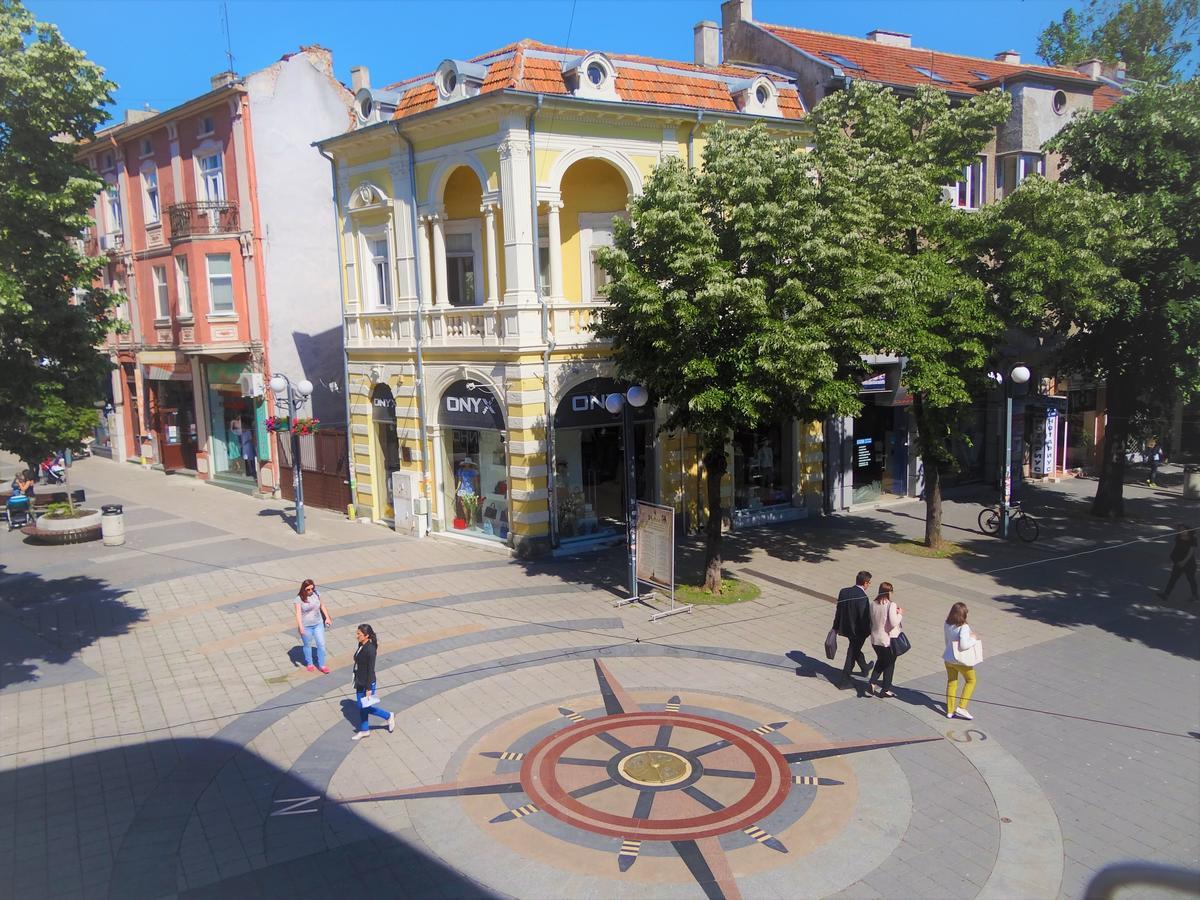 Hostel Compass Burgas Extérieur photo